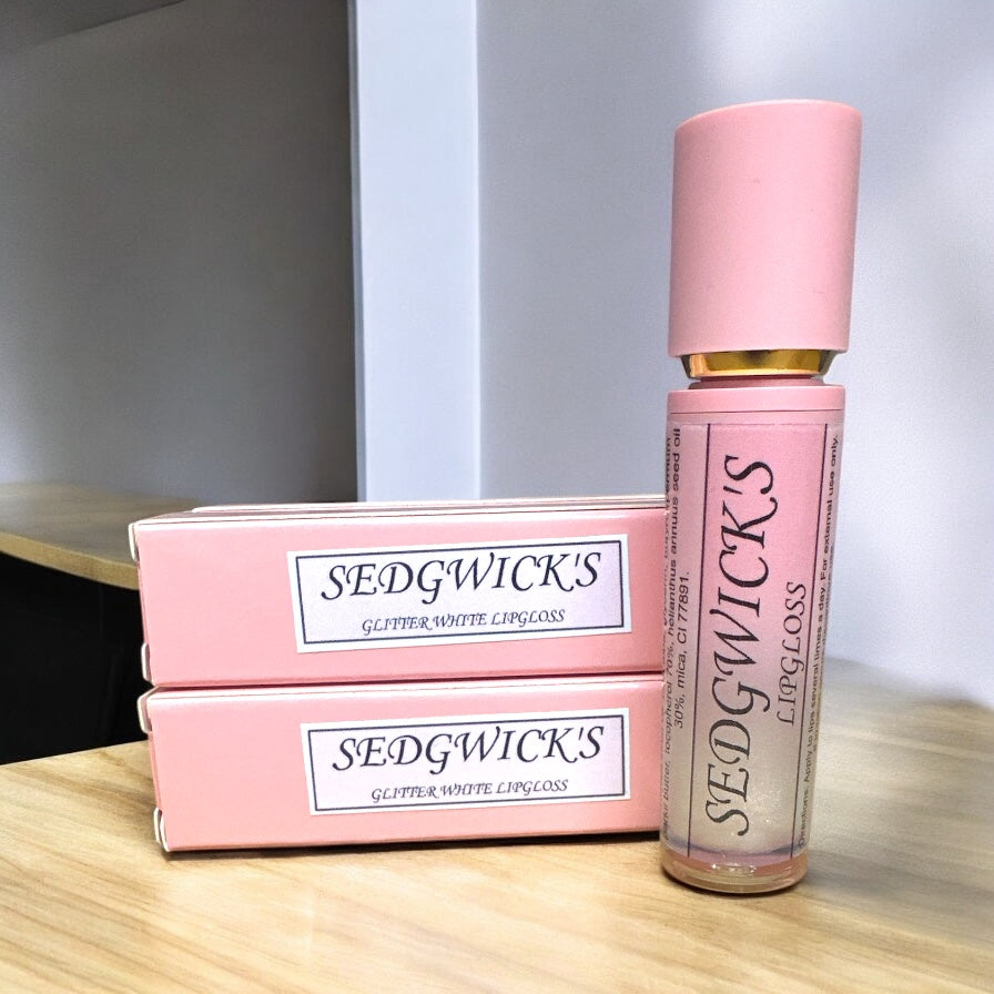 Clear Glitter – A sheer gloss with iridescent sparkles for everyday radiance